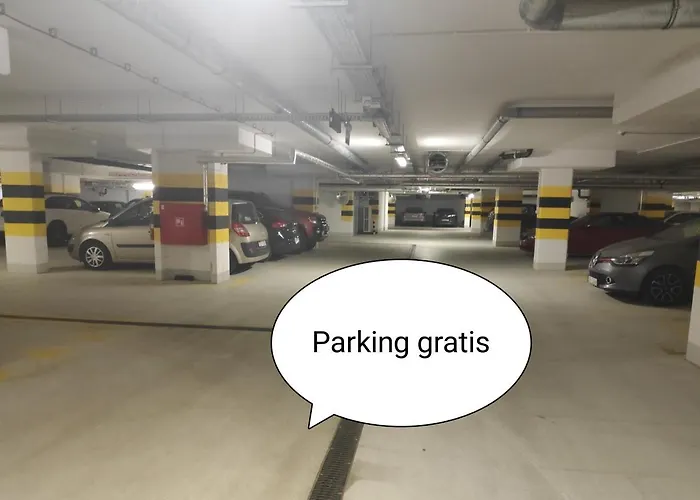 First -- Green Zoliborz 2 Lejlighed Warszawa